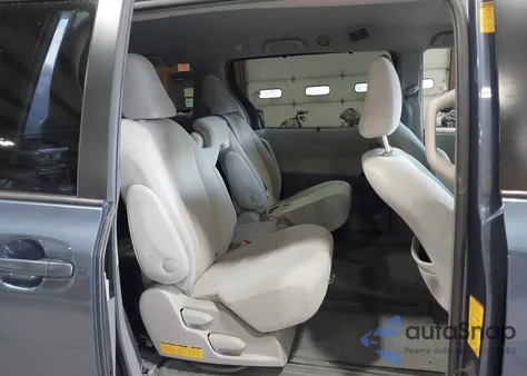 2014 Toyota Sienna Le V6 8 Passenger z USA, uszkodzony, nr VIN 5TDKK3DC2ES488333